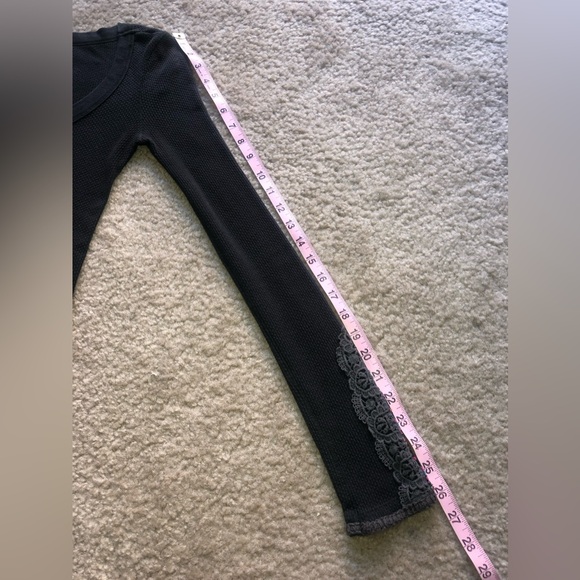 Free People RARE Black Fiesta Cuff Thermal Top XS - Picture 12 of 14